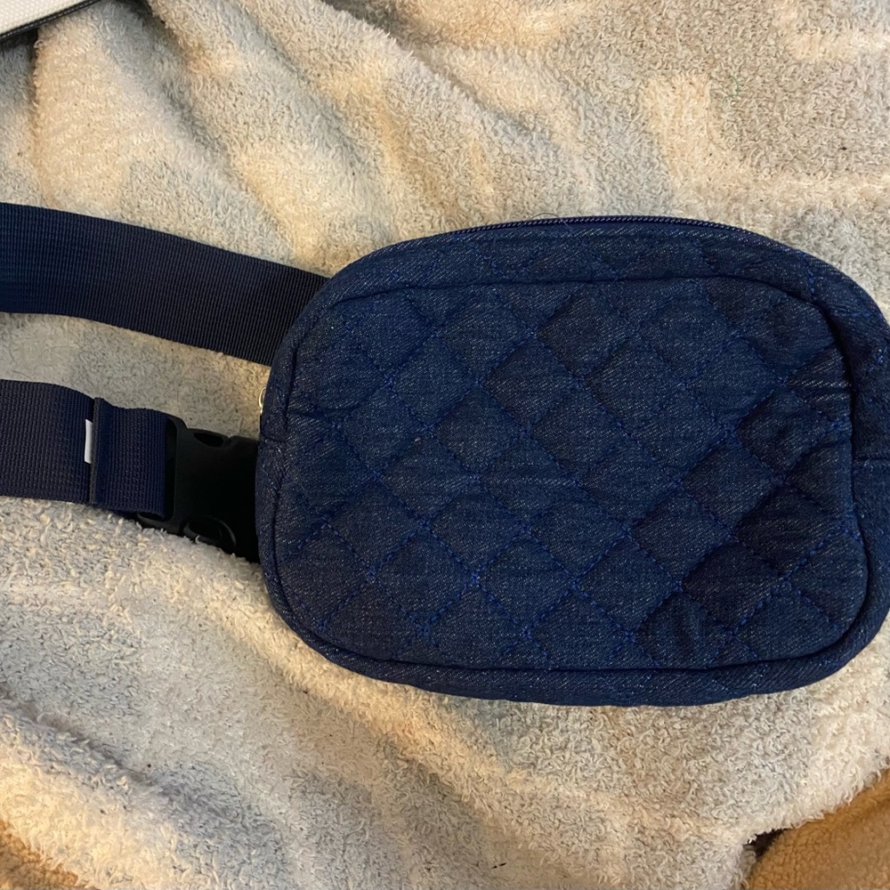 NWOT. Jenni quilted adjustable bumbag denim.